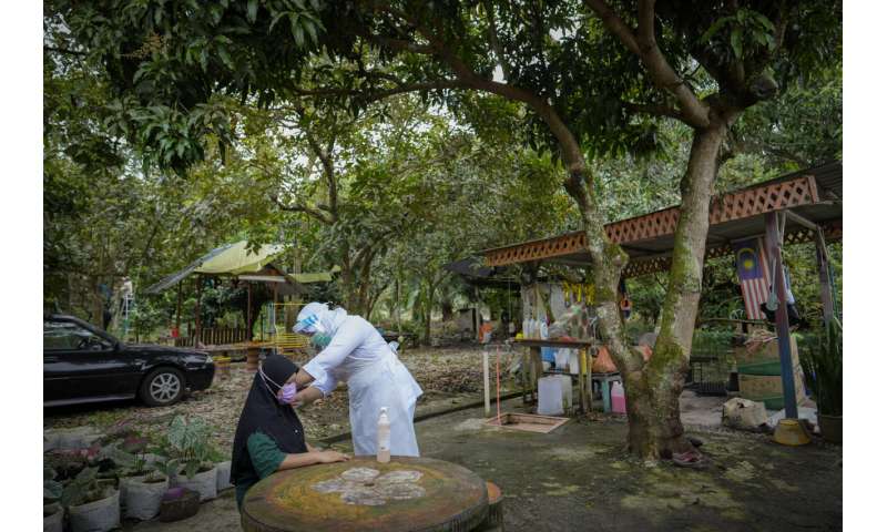 Malajzia uzavrela očkovacie centrum po tom, čo bolo nakazených 204 zamestnancov