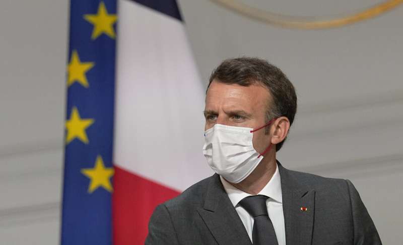 Francija steidz vakcinēties pēc prezidenta brīdinājuma